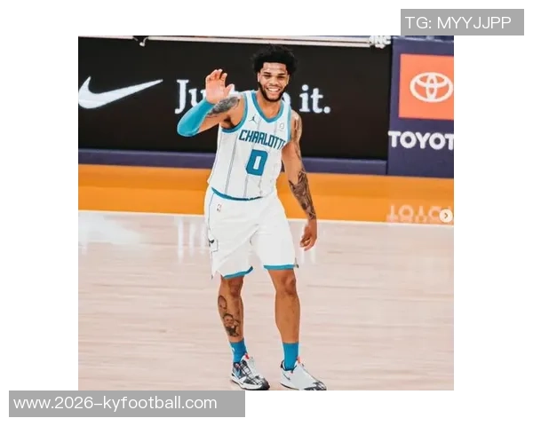 迈尔斯布里奇斯上半场表现出色8投3中贡献14分3助攻并罚球全中